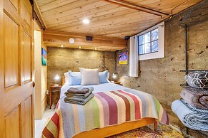 Explore CU! Unique Studio w/ Private Courtyard
