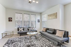 Walk to Bart Station: Richmond Townhome w/ Balcony