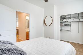 Walk to Bart Station: Richmond Townhome w/ Balcony