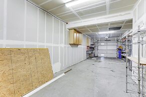 Walk to Bart Station: Richmond Townhome w/ Balcony