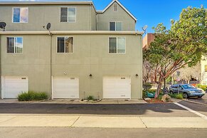 Walk to Bart Station: Richmond Townhome w/ Balcony