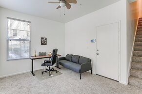 Walk to Bart Station: Richmond Townhome w/ Balcony