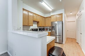 Walk to Bart Station: Richmond Townhome w/ Balcony