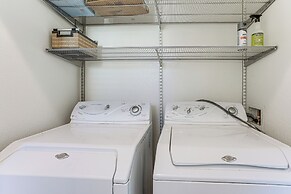Walk to Bart Station: Richmond Townhome w/ Balcony