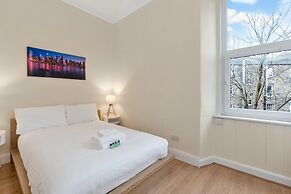 Edinburgh Charming City View Apartment With Modern Comforts
