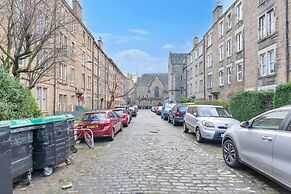 Edinburgh Charming City View Apartment With Modern Comforts