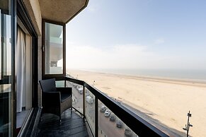 Apartment in Blankenberge With Sea View