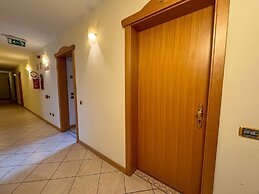 HC HOTEL GARNI ROOM AND APARTMENT