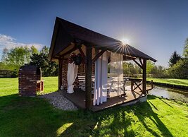 Holiday Home With Sauna, Jacuzzi, Private Pond
