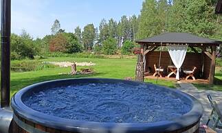 Large Holiday Home, Sauna, Jacuzzi, Salt Cave