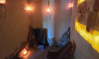 Large Holiday Home, Sauna, Jacuzzi, Salt Cave