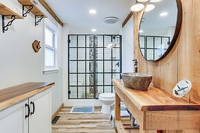 Year-round Fun in Monroe! Lakefront Family Home