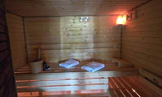 Large Holiday Home, Salt Cave, Sauna, Jacuzzi