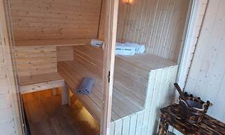 Comfortable Holiday Home With Sauna and Jacuzzi