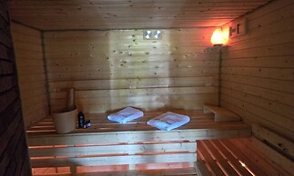 Large Holiday Home, Salt Cave, Jacuzzi, Sauna