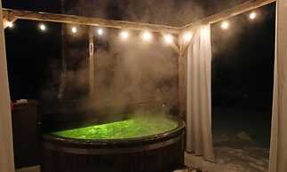 Large Holiday Home, Jacuzzi, Sauna, Salt Cave