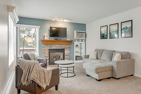 Walk to Golf Course! Clymer Summer Escape w/ Deck
