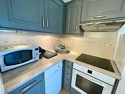 Apartment With Garden and Pool Access