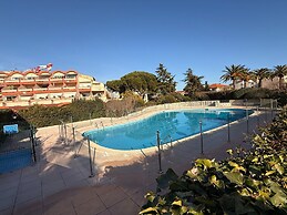 Apartment With Garden and Pool Access