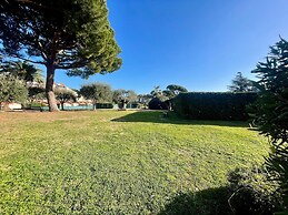 Apartment With Garden and Pool Access