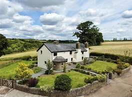 16th Century Devon Longhouse, Stunning Views