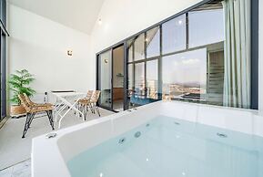 Gyeongju Heybreeze Pool Villa