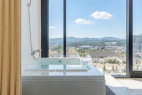 Gyeongju Heybreeze Pool Villa