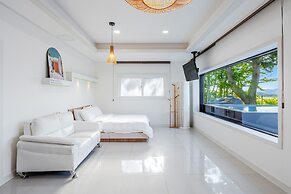 Geoje Gonggan Pool Villa