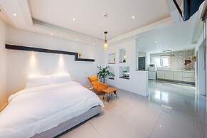 Geoje Gonggan Pool Villa