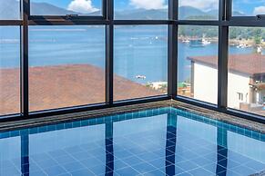 Geoje Gonggan Pool Villa