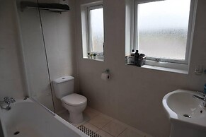 Apartment - Sleeps 4 - Near Castle & Town Centre