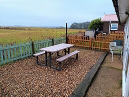 Bay View Chalet 2 Bed Sleeps 4 Pets Garden Beach