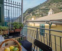 Gemma Apartment with AC Sea View Balcony