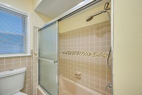 6 Mi to Lower Manhattan: Apt w/ Shared Patio!