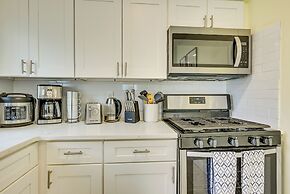 6 Mi to Lower Manhattan: Apt w/ Shared Patio!