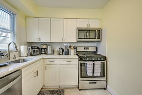 6 Mi to Lower Manhattan: Apt w/ Shared Patio!
