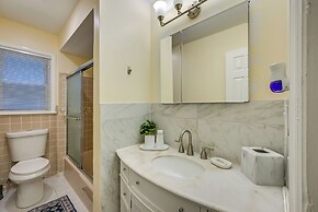 6 Mi to Lower Manhattan: Apt w/ Shared Patio!