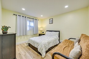 6 Mi to Lower Manhattan: Apt w/ Shared Patio!