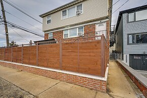6 Mi to Lower Manhattan: Apt w/ Shared Patio!