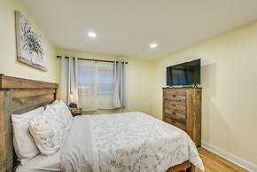 6 Mi to Lower Manhattan: Apt w/ Shared Patio!