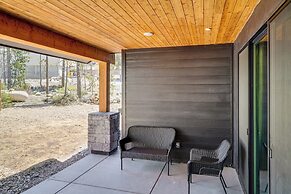 Mountain Modern and Spacious, Close to Everything!