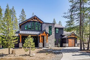 Mountain Modern and Spacious, Close to Everything!