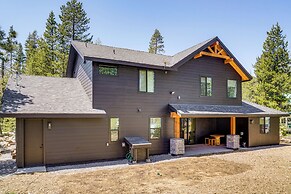 Mountain Modern and Spacious, Close to Everything!