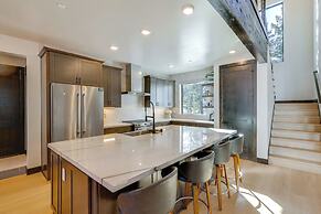 Mountain Modern and Spacious, Close to Everything!