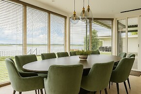 14p Riverfront Villa With Jacuzzi Dock Gameroom