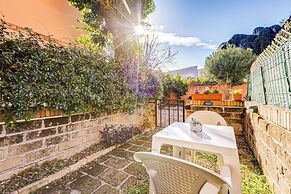 Charming Apt with Garden and Park