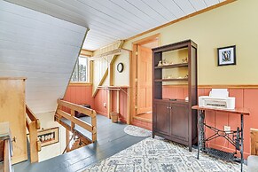 Dock & Views! Lakeside Family Escape in Wilton