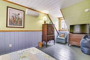 Dock & Views! Lakeside Family Escape in Wilton