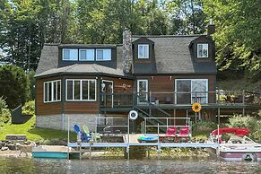 Dock & Views! Lakeside Family Escape in Wilton