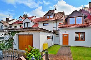 Large Holiday Home, Private Garden